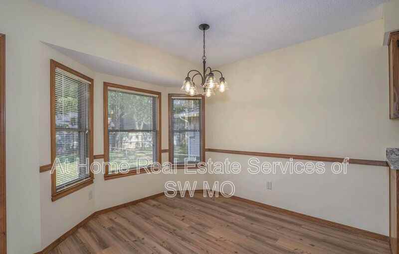 1141 E Cambridge St - Photo 4 of 10