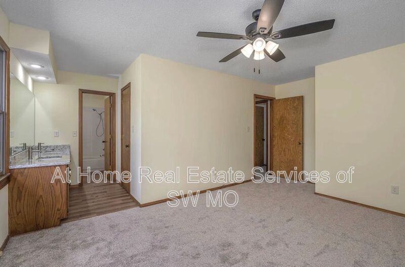 1141 E Cambridge St - Photo 6 of 10