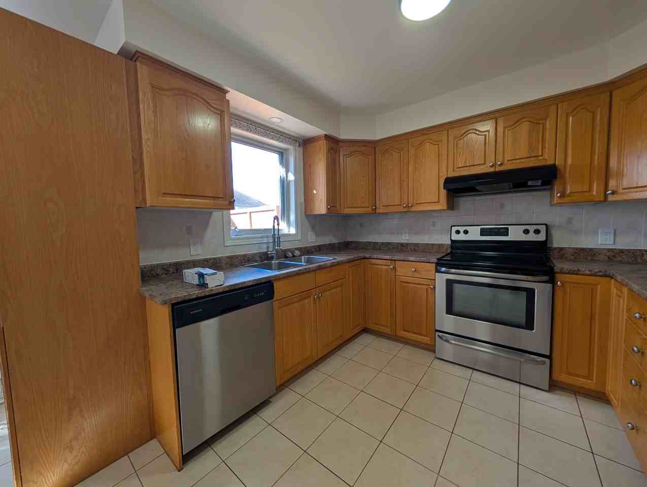333 Friarhill Cres - Photo 4 of 21