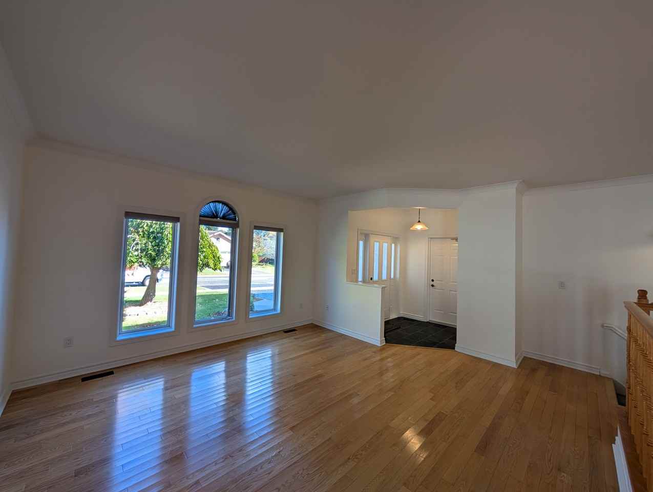 333 Friarhill Cres - Photo 7 of 21