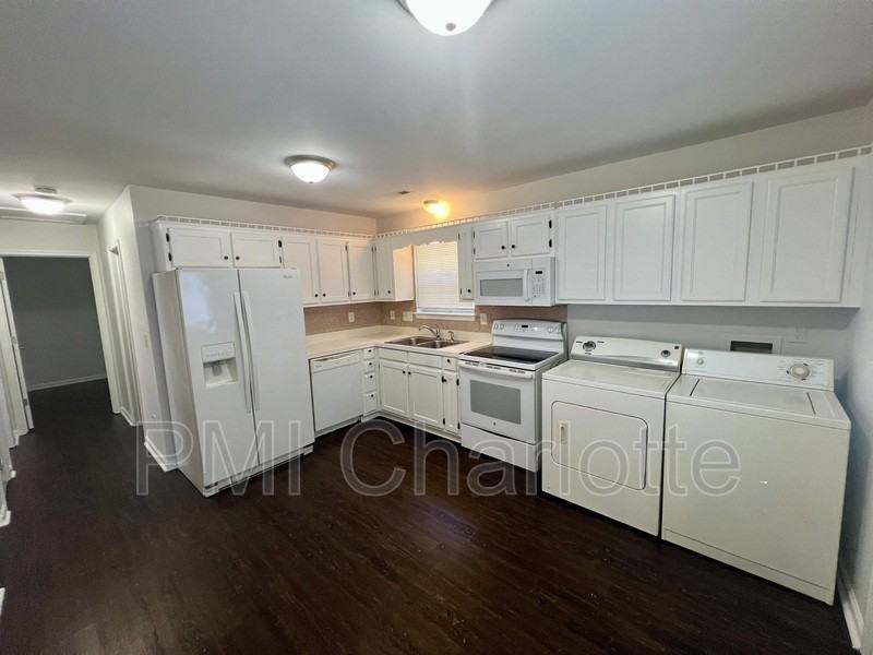 6204 Easter Ln - Photo 5 of 12
