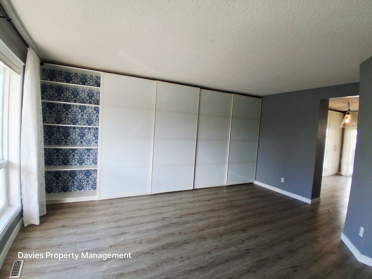 10909 106 St Nw - Photo 4 of 14