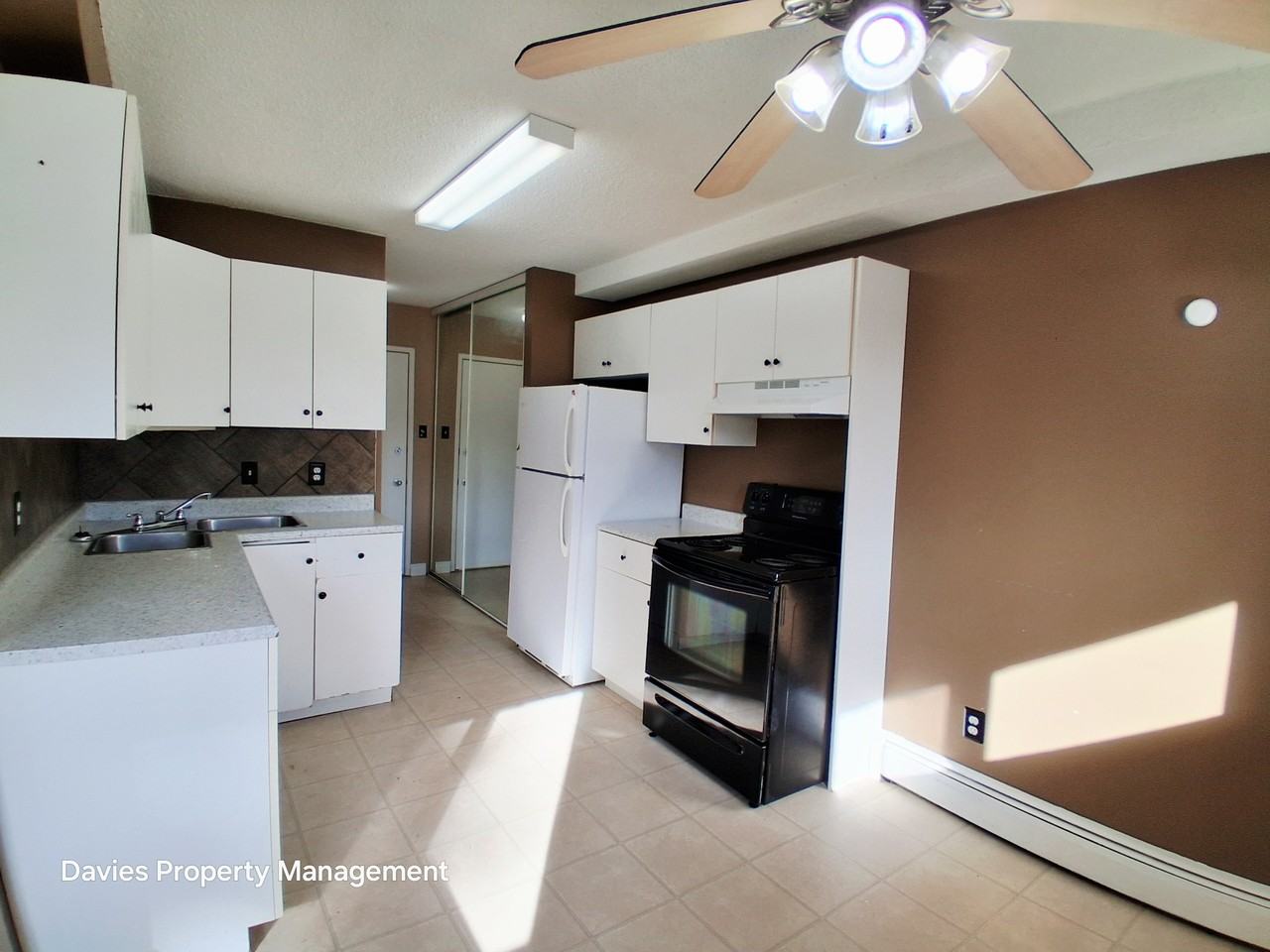 14520 52 St Nw - Photo 3 of 12