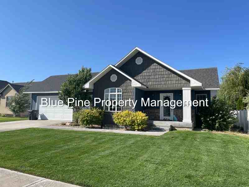 1835 Lexington - Photo 2 of 21
