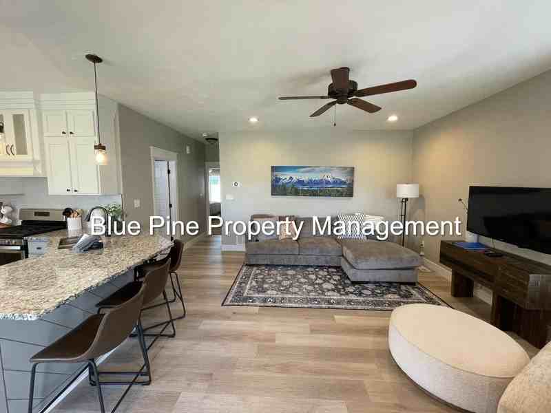1835 Lexington - Photo 4 of 21