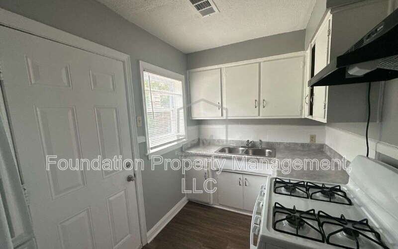3077 Beaumont Ave - Photo 4 of 10