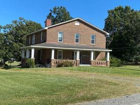 426 S Beaumont Ave - Photo 1 of 1