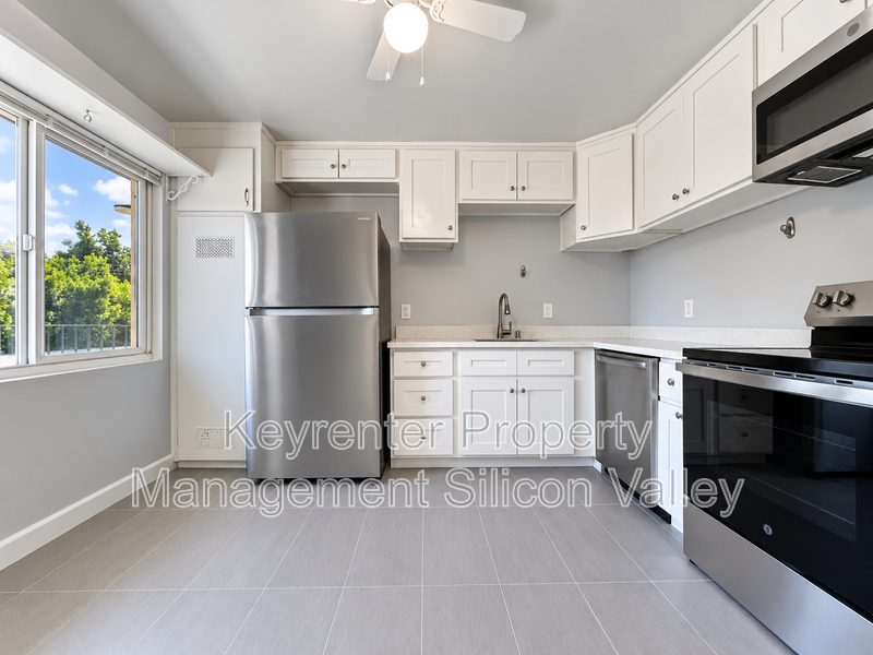 1910 Davis St #4 - Photo 6 of 18