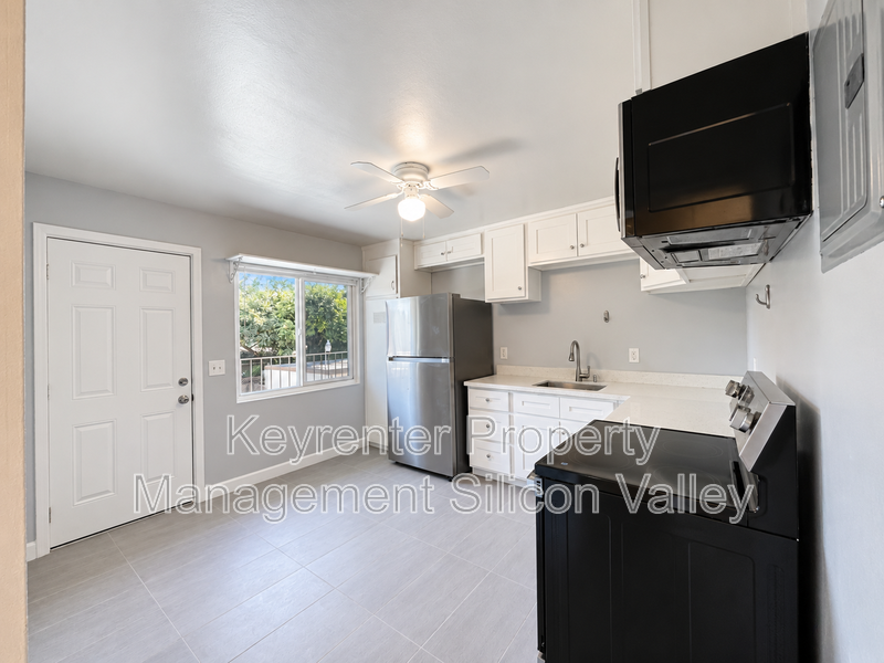1910 Davis St #4 - Photo 7 of 18