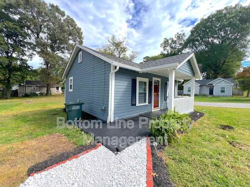 1102 W Davidson Ave - Photo 2 of 15