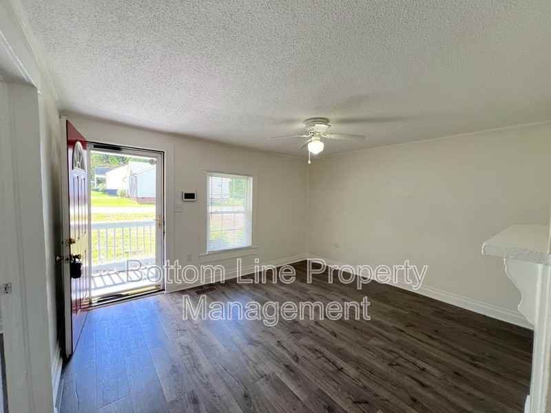 1102 W Davidson Ave - Photo 3 of 15