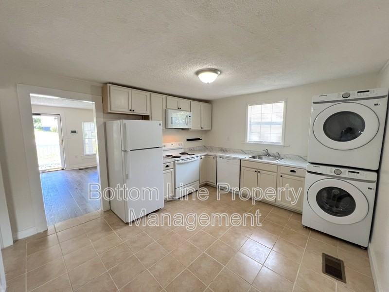 1102 W Davidson Ave - Photo 5 of 15
