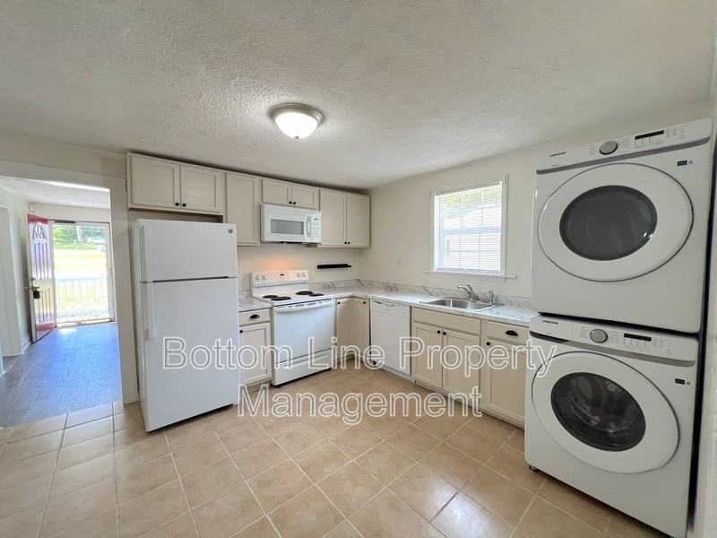 1102 W Davidson Ave - Photo 6 of 15