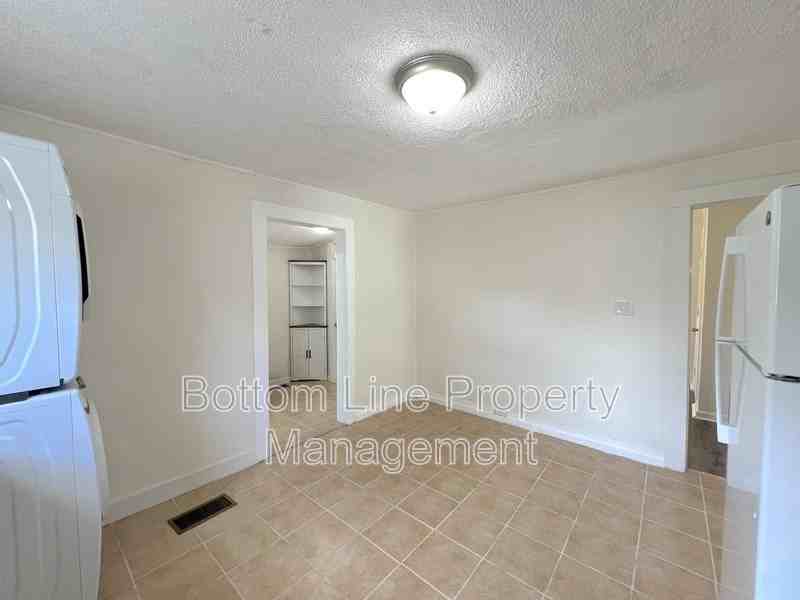 1102 W Davidson Ave - Photo 7 of 15