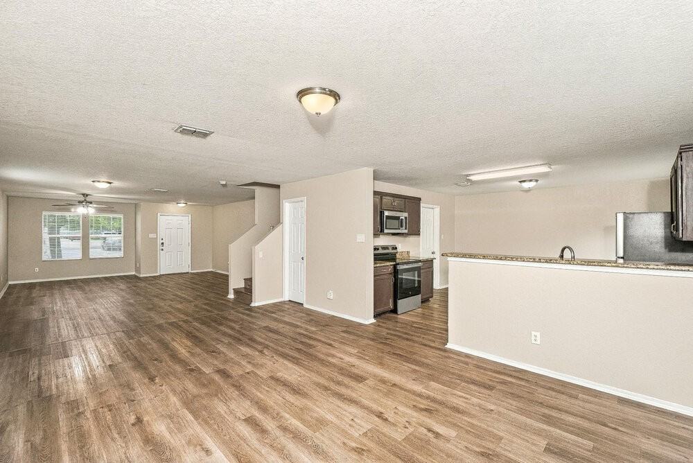 718 Absolon Farm - Photo 5 of 17