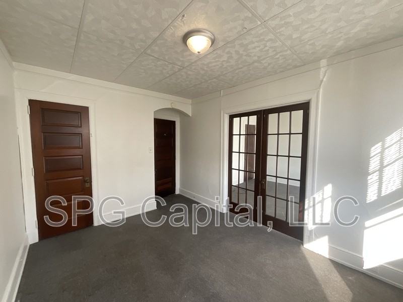 162 E Market St - Photo 3 of 10