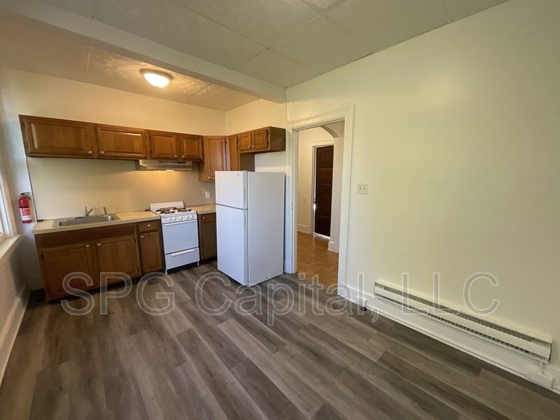162 E Market St - Photo 4 of 10
