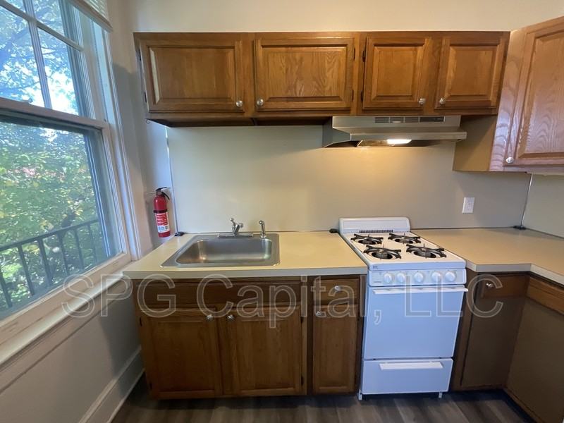 162 E Market St - Photo 5 of 10