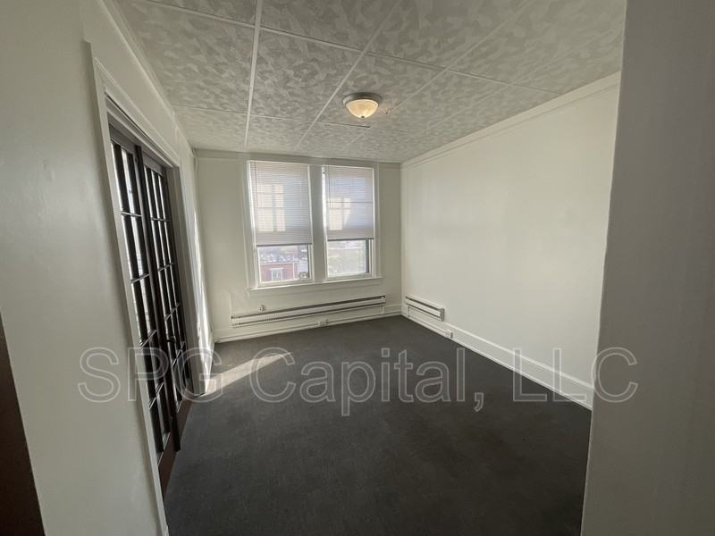 162 E Market St - Photo 7 of 10