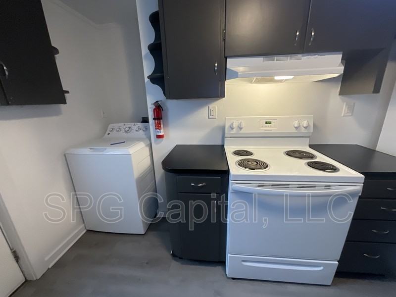 123 W 2nd St - Photo 5 of 10