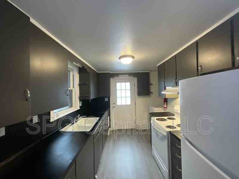 123 W 2nd St - Photo 6 of 10