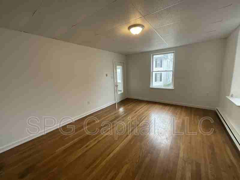 123 W 2nd St - Photo 7 of 10