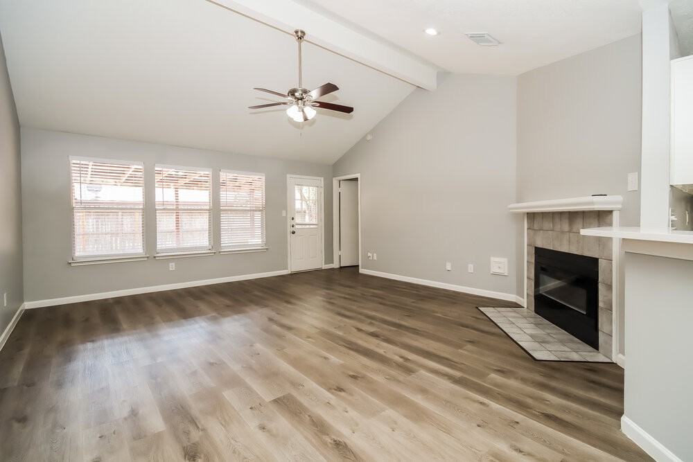 5519 Rivertree Ln - Photo 3 of 16