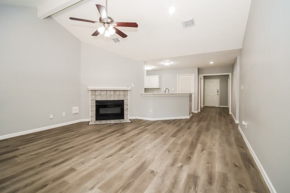 5519 Rivertree Ln - Photo 4 of 16