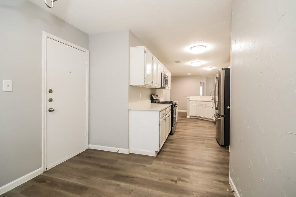 5519 Rivertree Ln - Photo 6 of 16