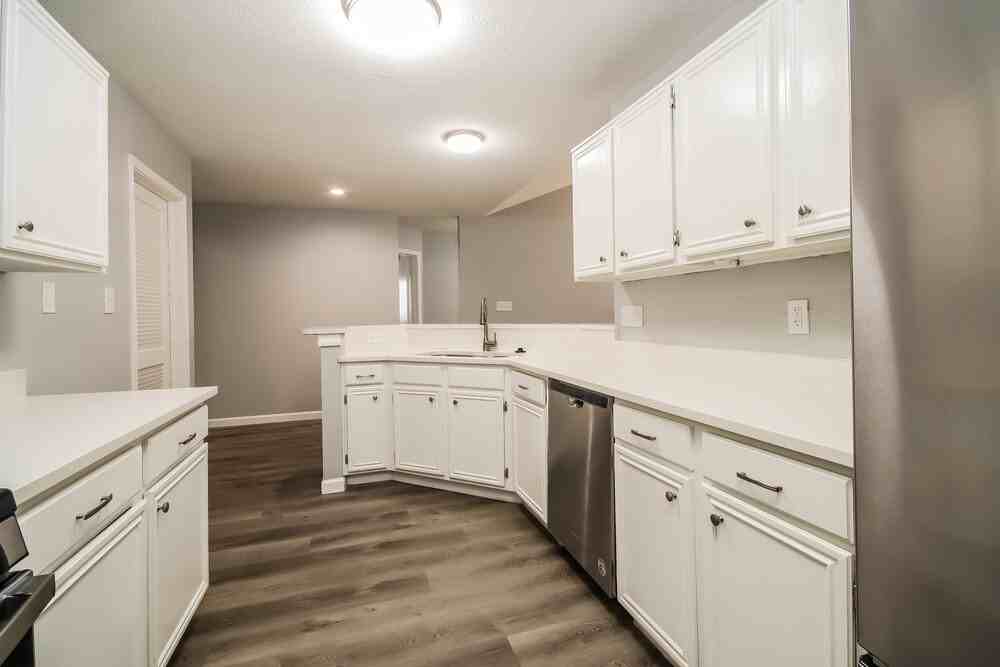 5519 Rivertree Ln - Photo 7 of 16