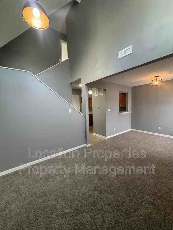 634 Arkansas St - Photo 2 of 8