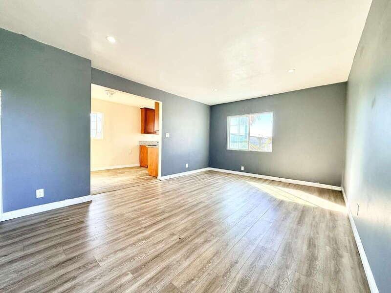 433 1/2 W 81st St - Photo 5 of 10