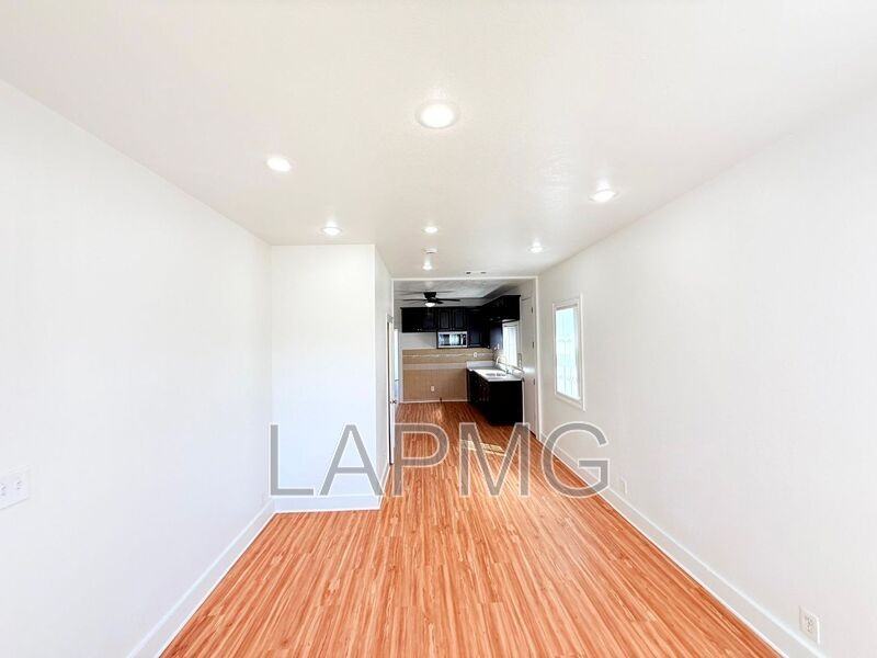 1870 Daly St #1872 - Photo 4 of 15