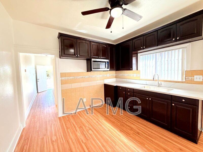 1870 Daly St #1872 - Photo 5 of 15
