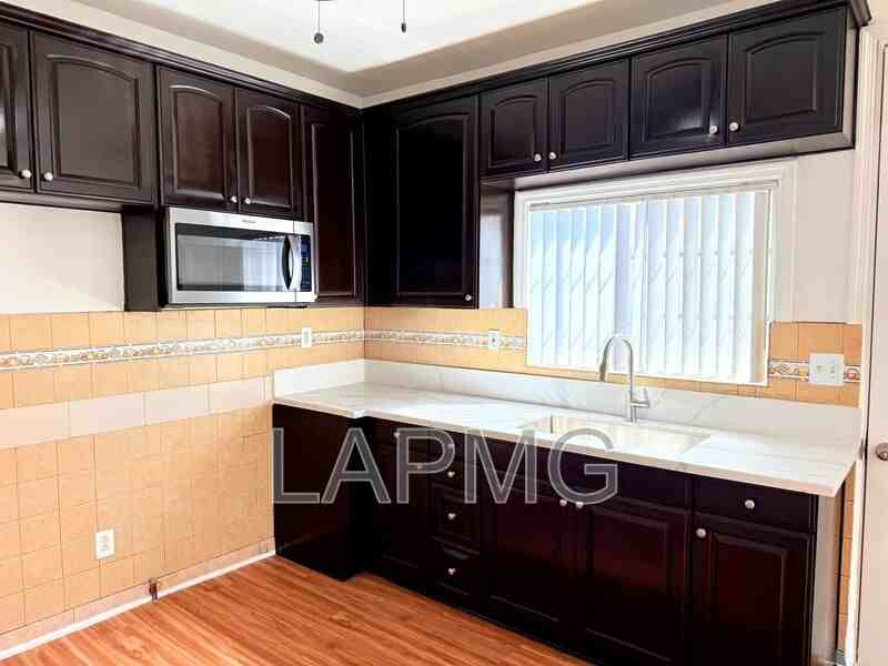 1870 Daly St #1872 - Photo 6 of 15