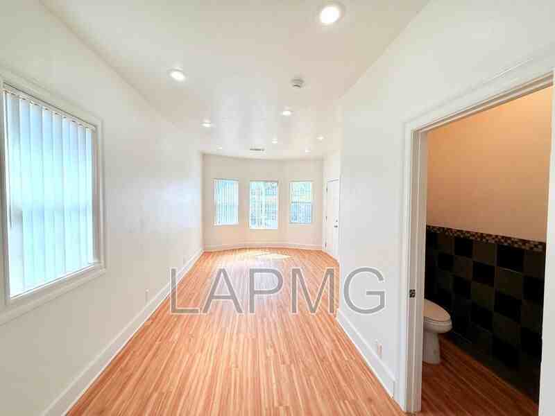 1870 Daly St #1872 - Photo 7 of 15