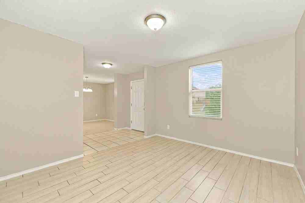 2812 Sonora Ln - Photo 4 of 16