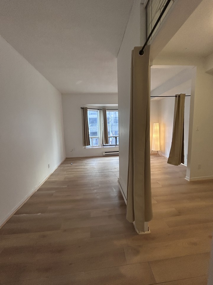 758 Bathurst Street #1 - Photo 5 of 8