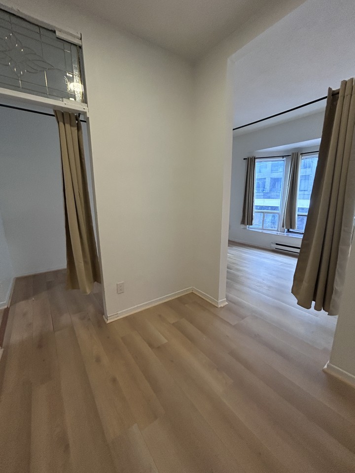 758 Bathurst Street #1 - Photo 6 of 8