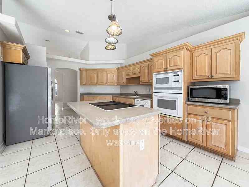 6609 Codell St - Photo 7 of 19