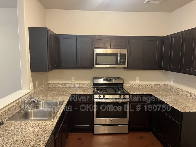 214 Ashley Dr - Photo 4 of 17