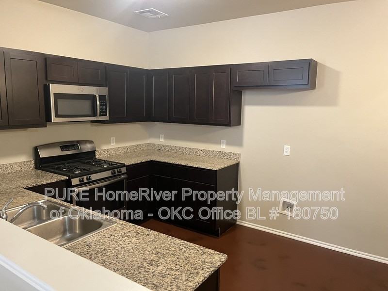 214 Ashley Dr - Photo 5 of 17