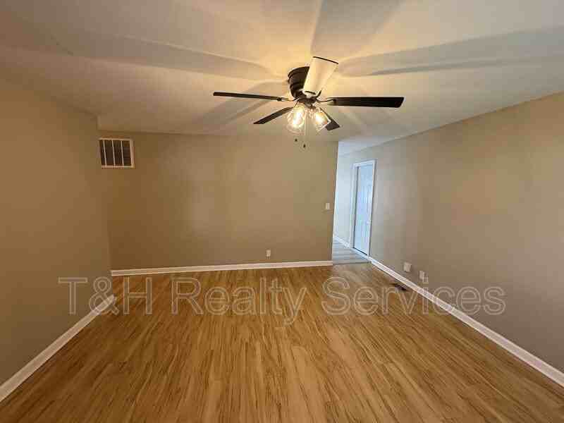 2649 Ebbie Rd - Photo 5 of 17
