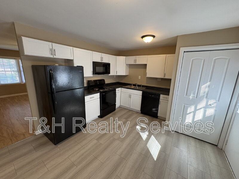 2649 Ebbie Rd - Photo 7 of 17