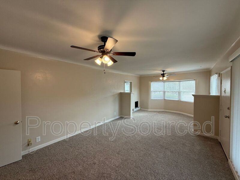 15219 E River Rd - Photo 5 of 38