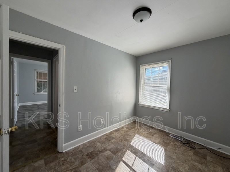 938 14th St - Photo 6 of 9