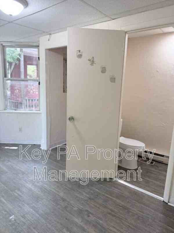 553 W King St #1 - Photo 4 of 18