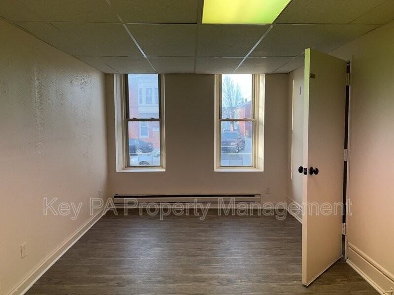 553 W King St #1 - Photo 5 of 18