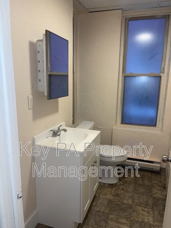 553 W King St #1 - Photo 6 of 18