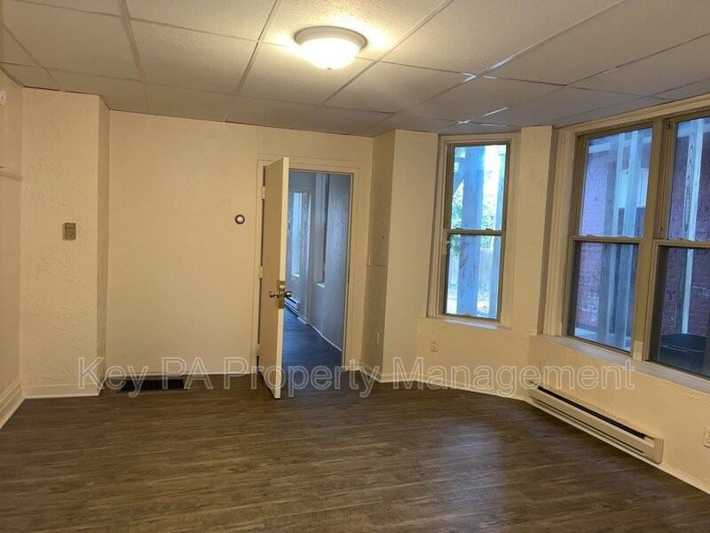 553 W King St #1 - Photo 7 of 18
